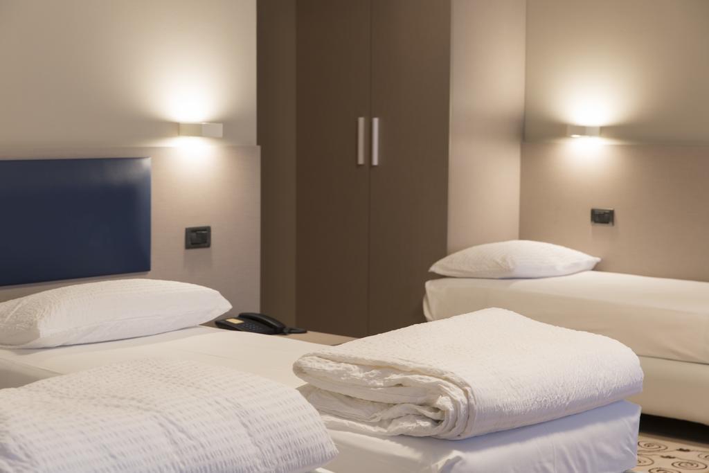 Albergo Montenegro Maniago Eksteriør bilde